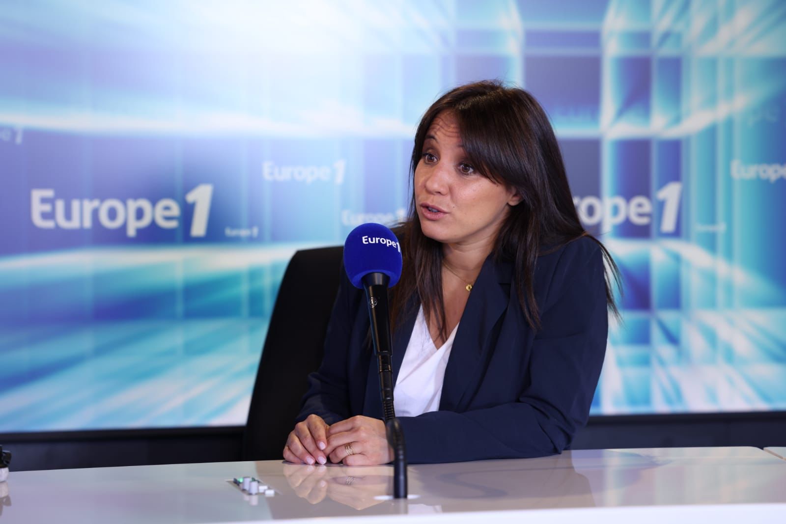 Portrait d'Anissa Haddadi, journaliste chez Europe 1