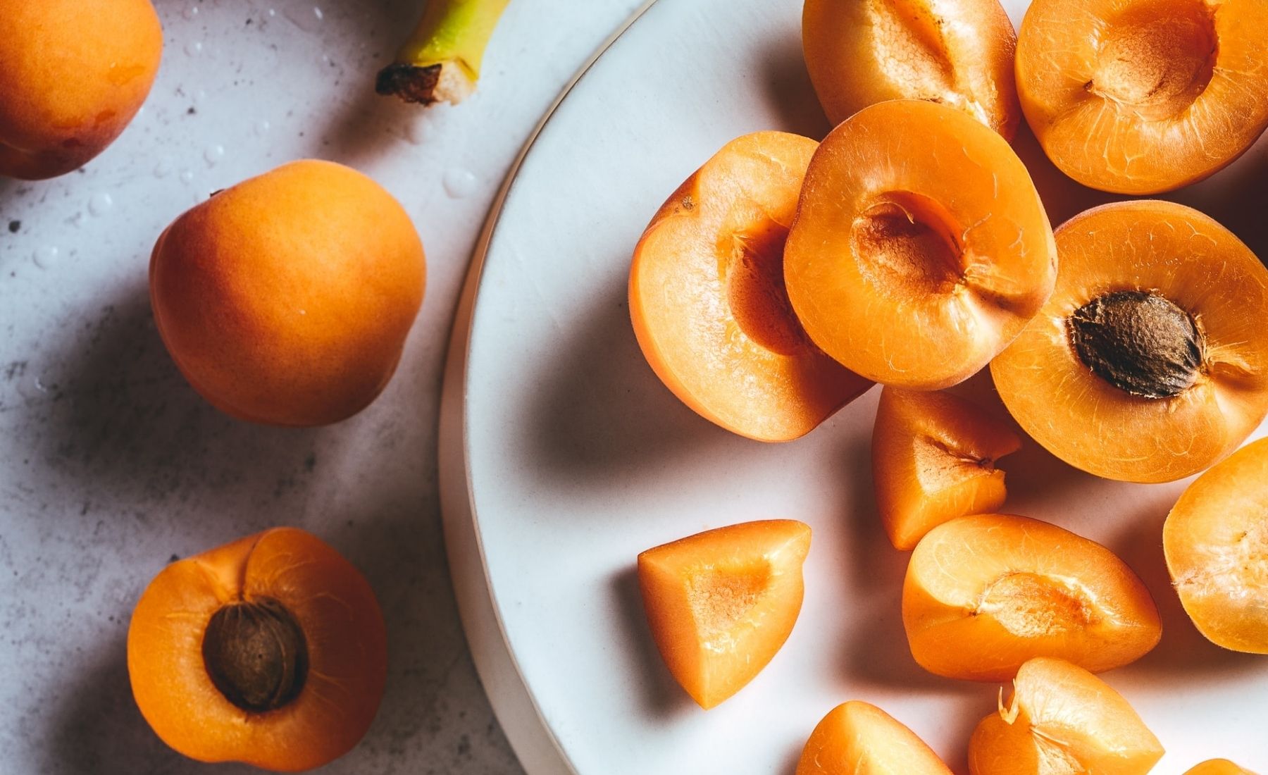 Quelle est la différence entre les pêches et les abricots ?