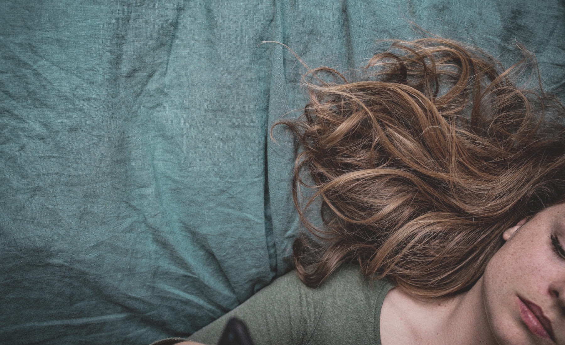 Comment protéger les cheveux longs pendant le sommeil ?